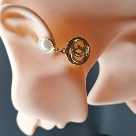 Vintage-Inspired Gold Dangle Earrings with Faux Pearl Stud & Rope Frame - Picture 5 of 6